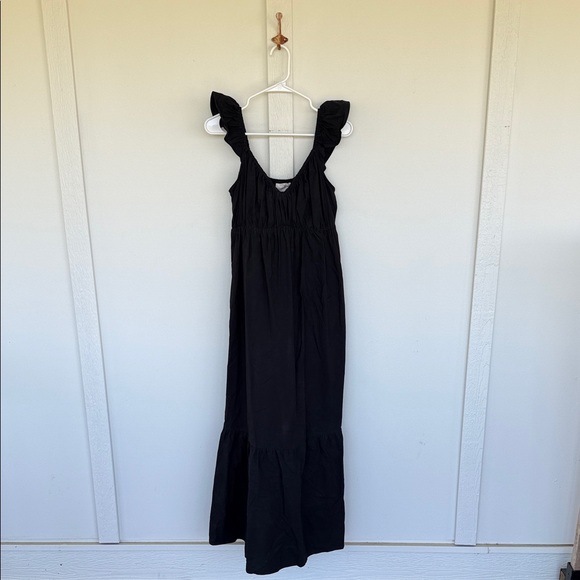 Universal Thread Dresses & Skirts - Universal thread black flutter sleeve maxi dress